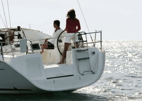 Beneteau Cyclades 43.3 yachtingmt back